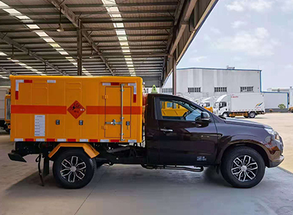 蒙自爆破器材运输车